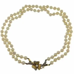 Collier en or jaune, blanc et diamants avec deux rangs de perles Akoya