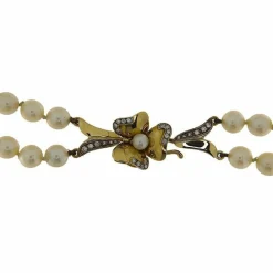 Collier en or jaune, blanc et diamants avec deux rangs de perles Akoya