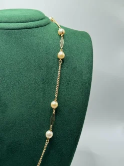 Collier en or jaune et perles