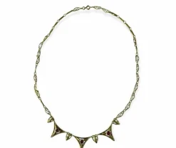 Collier en or jaune filigrané rubis