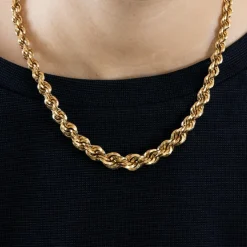 Collier en or jaune maille torsadée.