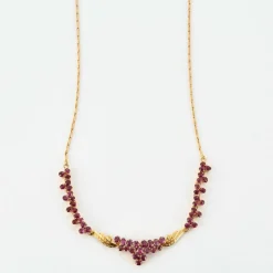 Collier en or jaune, rubis ovales facettés