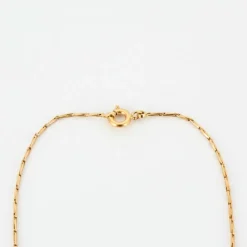 Collier en or jaune, rubis ovales facettés