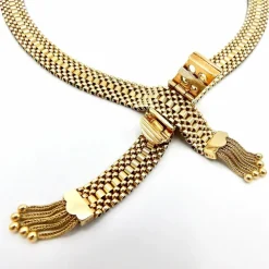 collier en or tressé avec fermoir à boucle et pompons