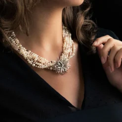 Collier en perles fermoir broche diamants