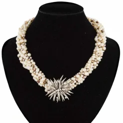 Collier en perles fermoir broche diamants