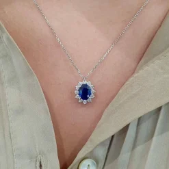 Collier entourage saphir diamants or blanc