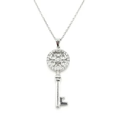 Collier et pendentif clé or blanc sertis de diamants