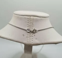 Collier et pendentif croix or blanc sertis de diamants