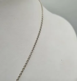 Collier et pendentif croix or blanc 18 carats sertis de diamants