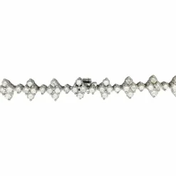 Collier fleurettes en or blanc et diamants.