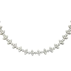 Collier fleurettes en or blanc et diamants.