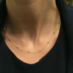 Collier gouttière en deux tons d'or serti de diamants.