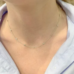 Collier gouttière en or blanc, diamants.