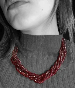Collier élégant multi-rangs en grenat facetté