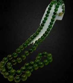Collier long en perles de malachite