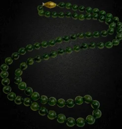 Collier long en perles de malachite