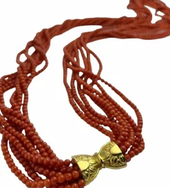 Collier long multi-rangs en corail rouge méditerranéen