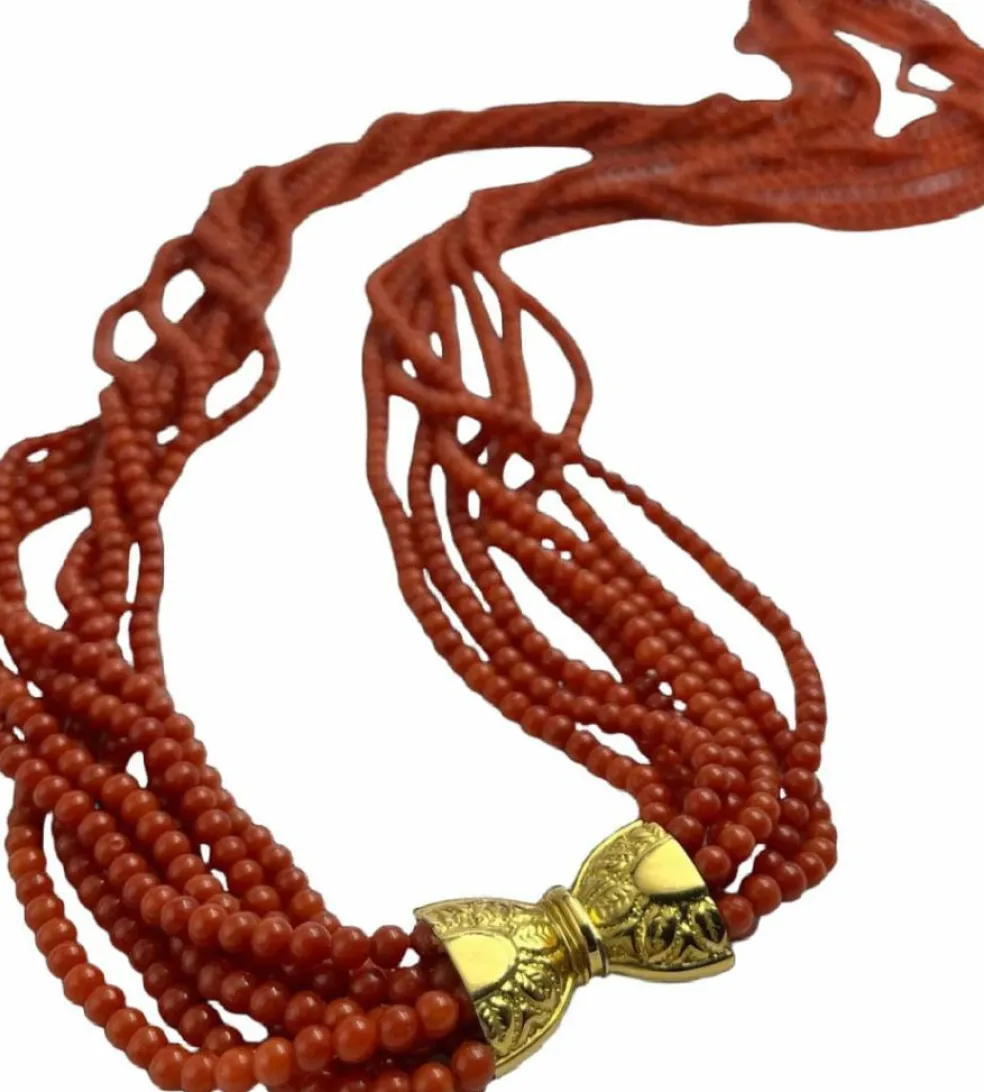 Collier long multi-rangs en corail rouge méditerranéen