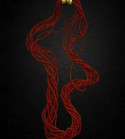 Collier long multi-rangs en corail rouge méditerranéen