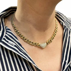 Collier maille gourmette, coeur pavé diamants.