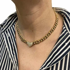 Collier maille gourmette, coeur pavé diamants.