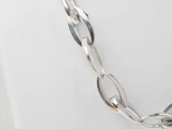 Collier maille ovale en or blanc