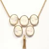 Collier Napoléon III en or jaune et camée coquillage
