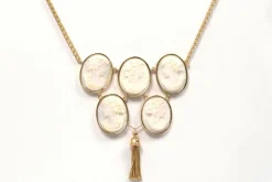 Collier Napoléon III en or jaune et camée coquillage