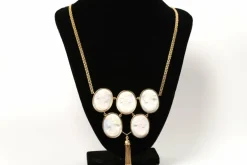 Collier Napoléon III en or jaune et camée coquillage