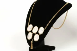 Collier Napoléon III en or jaune et camée coquillage