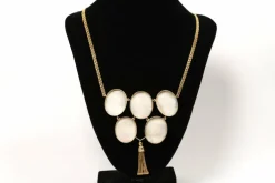 Collier Napoléon III en or jaune et camée coquillage