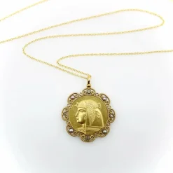 Collier Nekhbet en or 18 carats de style victorien égyptien avec diamants et perles