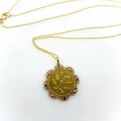 Collier Nekhbet en or 18 carats de style victorien égyptien avec diamants et perles