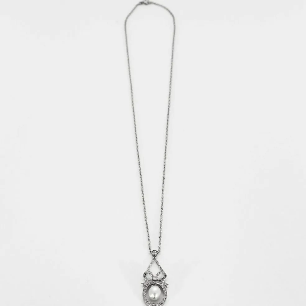 Collier négligé en or gris perles et diamants taillés en rose