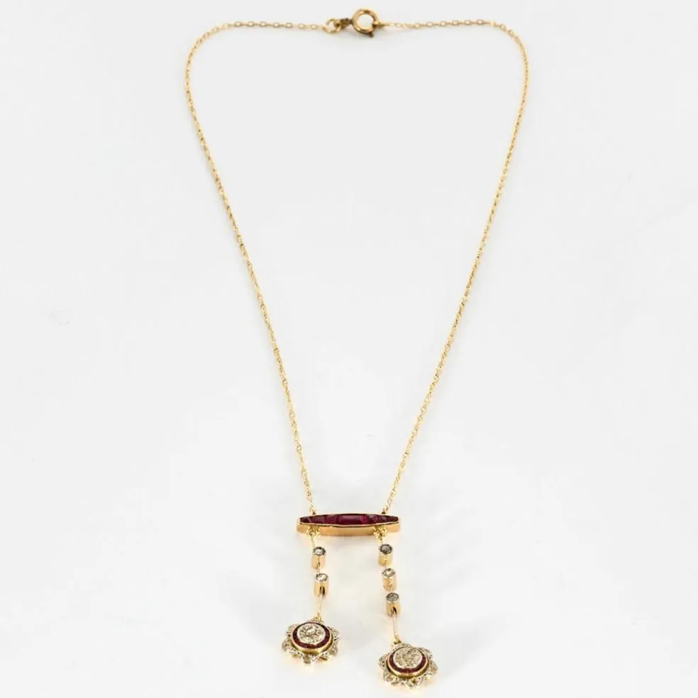 Collier négligé en or jaune, rubis synthètiques et diamants