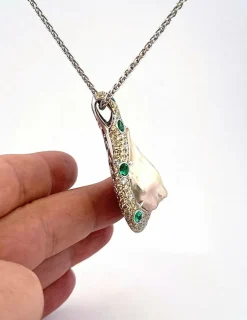 Collier or , diamants , mabe de Tahiti et émeraudes