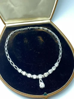 Collier or blanc, diamants
