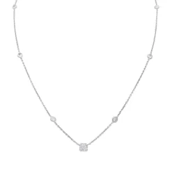 Collier or blanc et diamants.