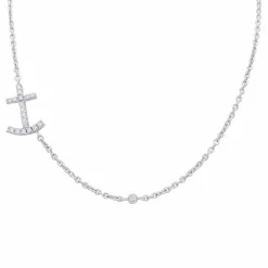 Collier or blanc et diamants.