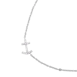Collier or blanc et diamants.