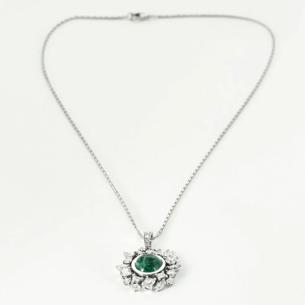 Collier or blanc, émeraude et diamants