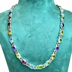 Collier or blanc, pierres fines et diamants