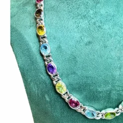 Collier or blanc, pierres fines et diamants