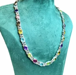 Collier or blanc, pierres fines et diamants