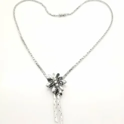 Collier or blanc, saphirs et diamants