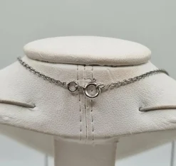 Collier or blanc serti d'un diamants