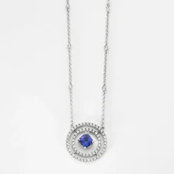 Collier or gris, diamants et tanzanite
