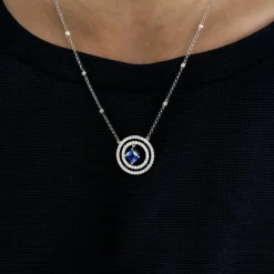 Collier or gris, diamants et tanzanite