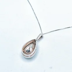 Collier Or gris pendentif goutte Emeraude et Diamants